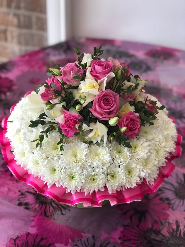 Posy pad design in white and pinks